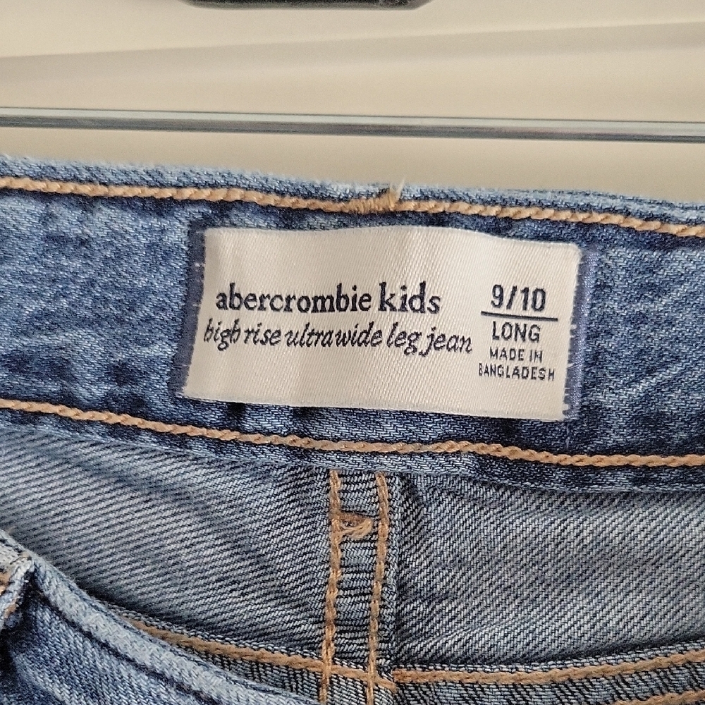 Abercrombie Kids Blue Cropped Jeans - Picture 2 of 4